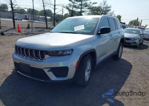 2023 Jeep Grand Cherokee Laredo 4X4 из США, поврежденный, VIN 1C4RJHAG2PC621957